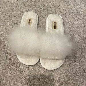Great getting ready slippers for a bride! Super comfortable and only worn once